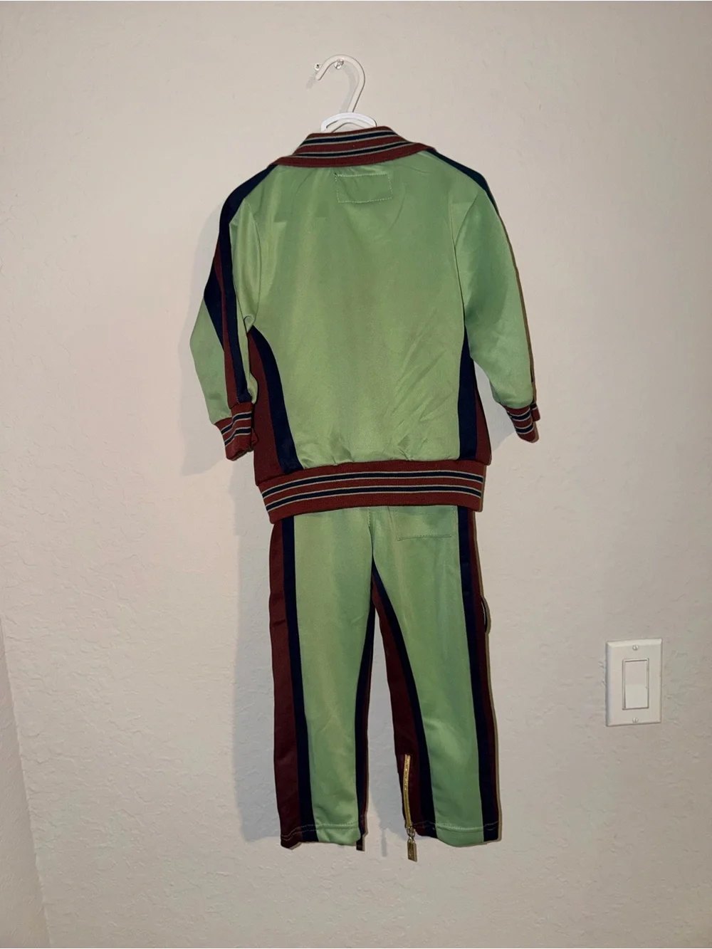 BKYS Boys 2-Piece Tracksuit Light Olive Burgundy Heart Patch Size 2T NWT